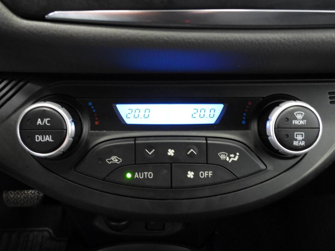 Toyota YARIS 1.5 Hybrid Active CLIMA/CAMERA/CRUISE/PDC!