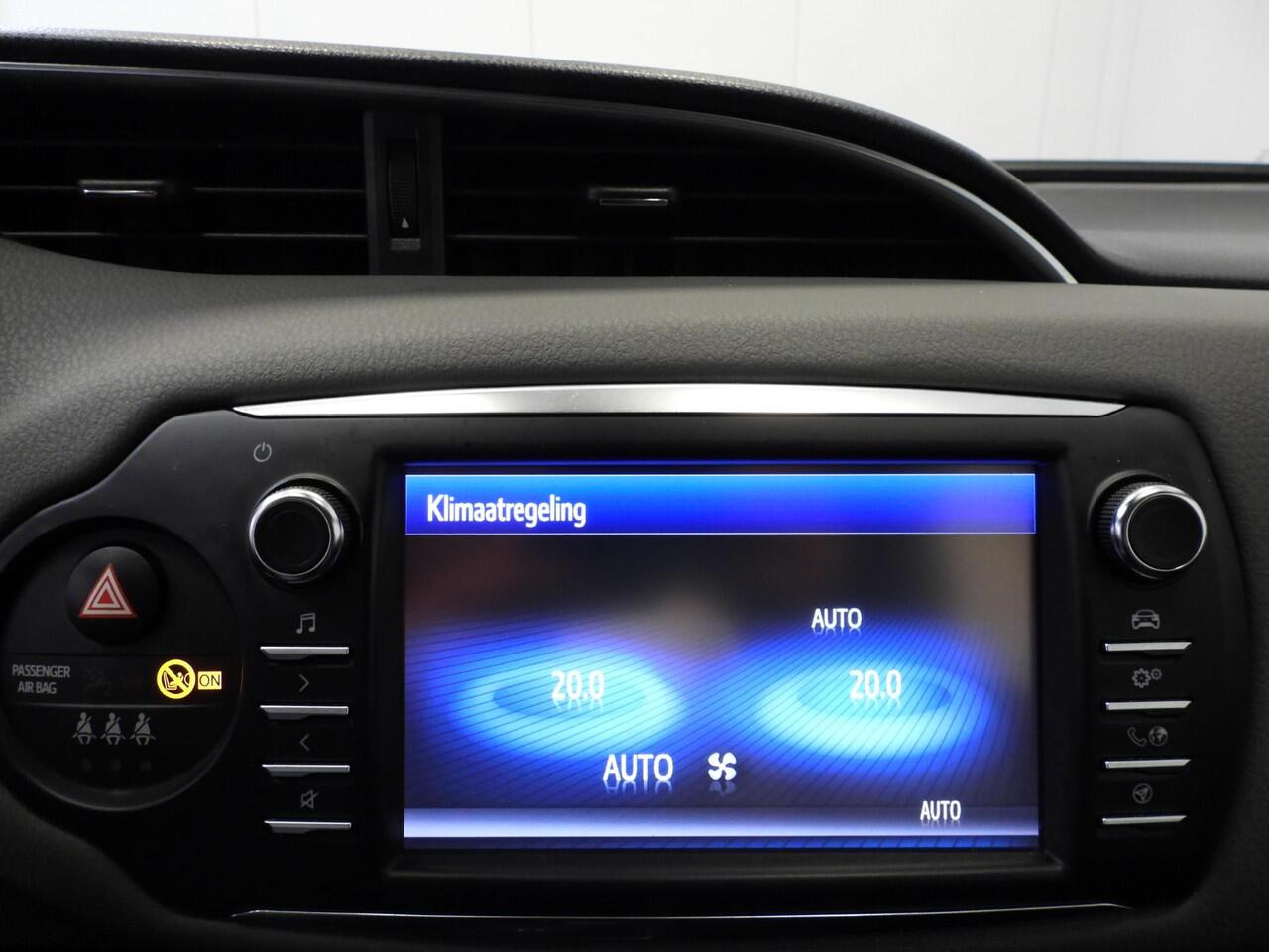 Toyota YARIS 1.5 Hybrid Active CLIMA/CAMERA/CRUISE/PDC!