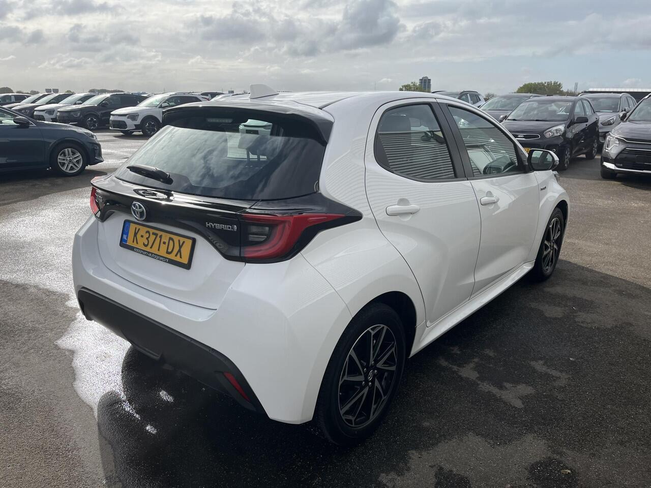 Toyota YARIS 1.5 Hybrid Dynamic Apple Carplay/Android auto Navigatie, LMV, Smart Key, Achteruitrijcamera, Adaptieve cruise control