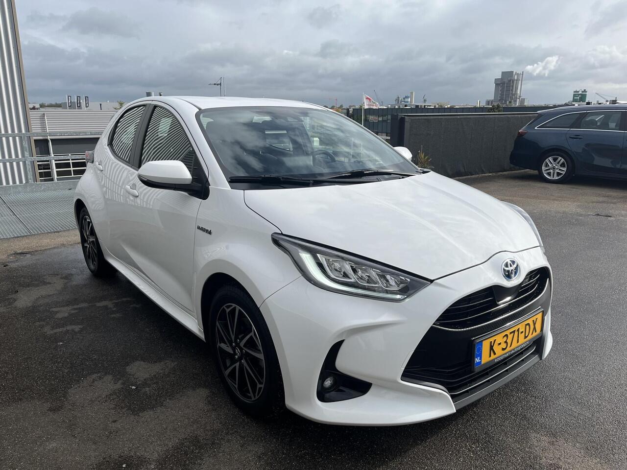Toyota YARIS 1.5 Hybrid Dynamic Apple Carplay/Android auto Navigatie, LMV, Smart Key, Achteruitrijcamera, Adaptieve cruise control
