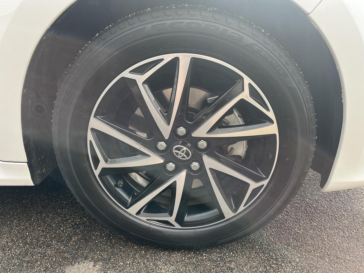 Toyota YARIS 1.5 Hybrid Dynamic Apple Carplay/Android auto Navigatie, LMV, Smart Key, Achteruitrijcamera, Adaptieve cruise control