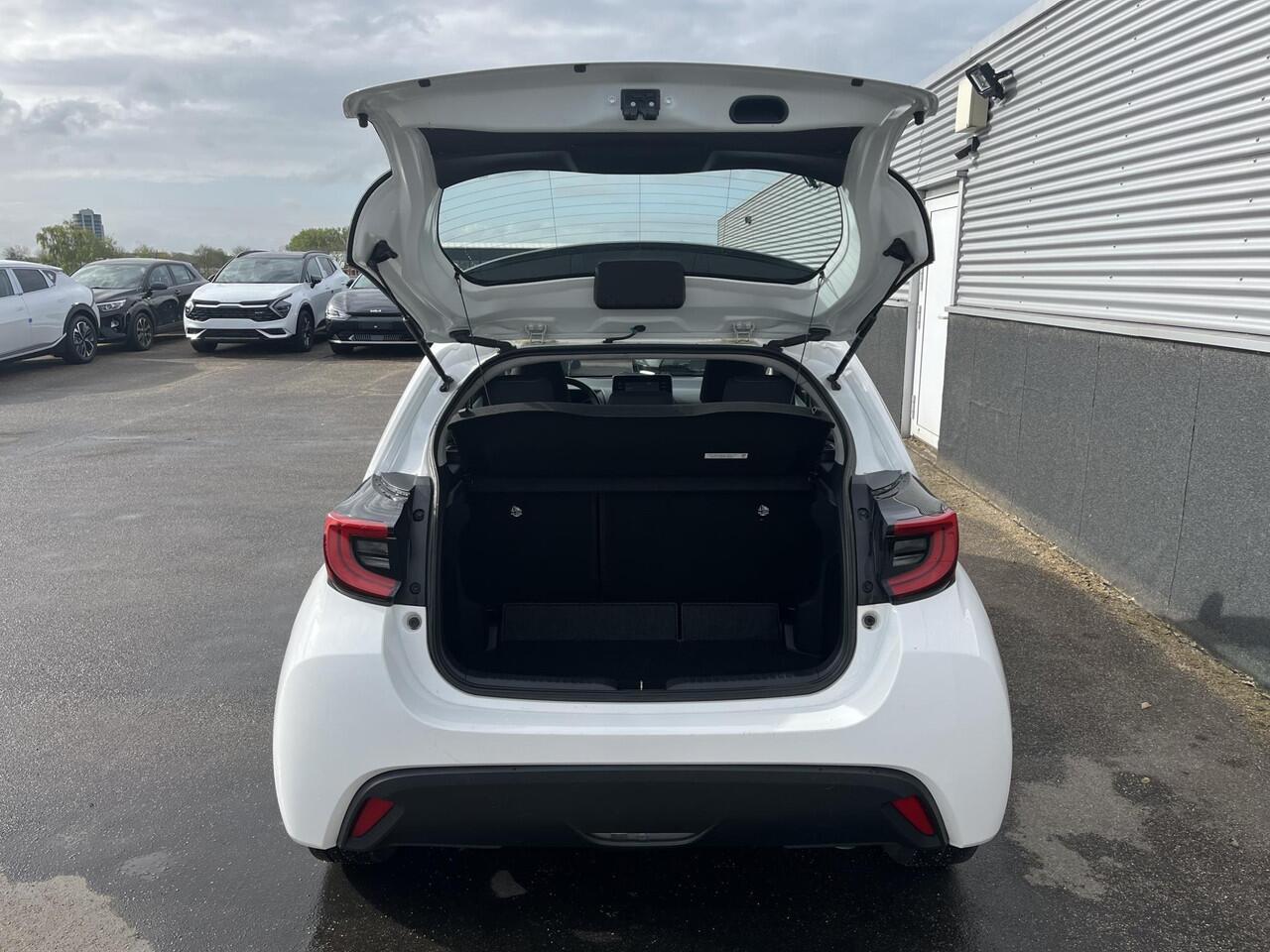 Toyota YARIS 1.5 Hybrid Dynamic Apple Carplay/Android auto Navigatie, LMV, Smart Key, Achteruitrijcamera, Adaptieve cruise control