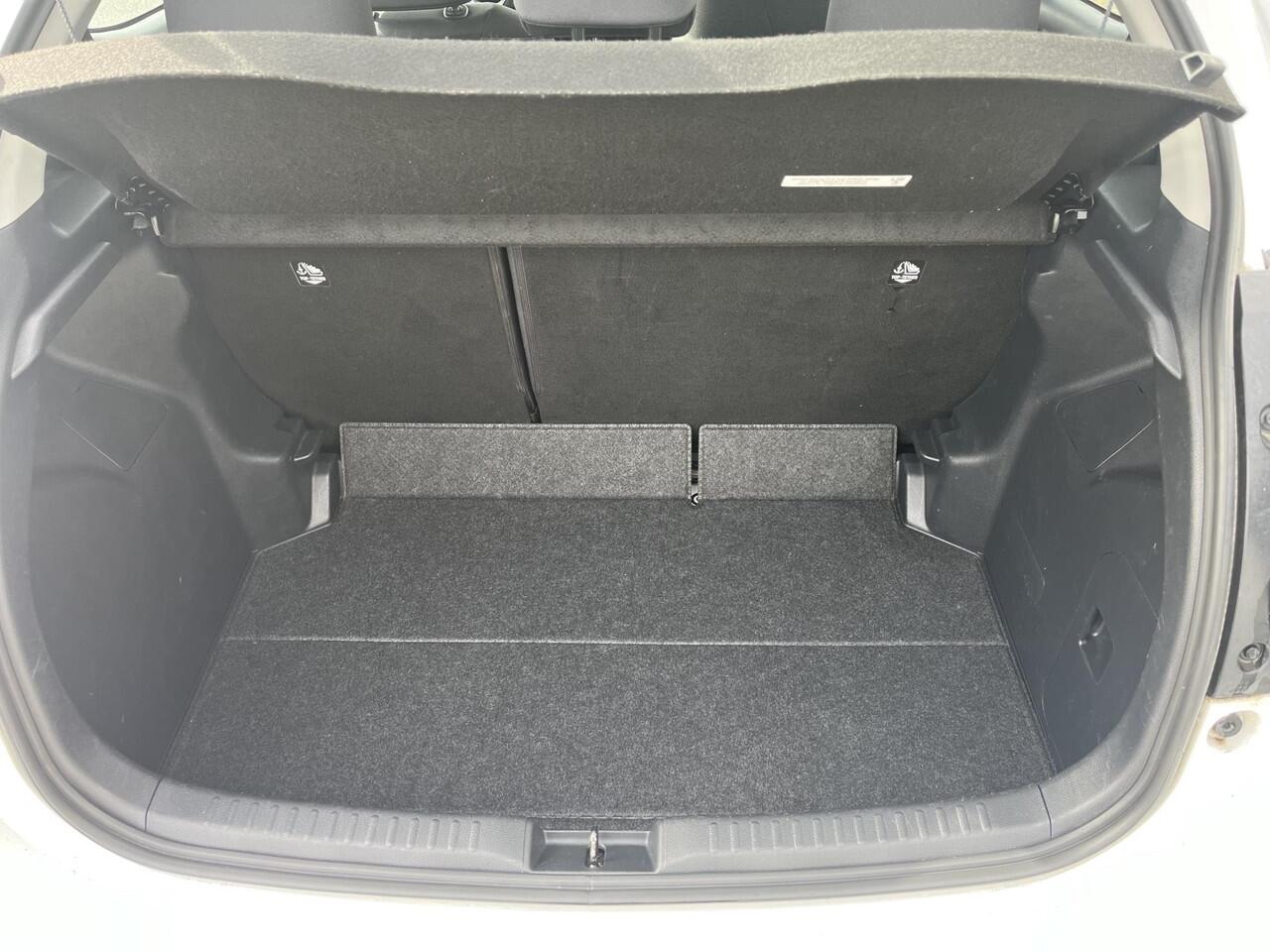 Toyota YARIS 1.5 Hybrid Dynamic Apple Carplay/Android auto Navigatie, LMV, Smart Key, Achteruitrijcamera, Adaptieve cruise control