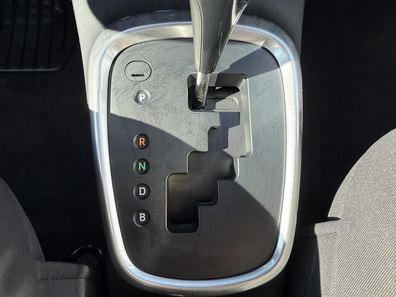 Toyota YARIS 1.5 Hybrid CRUISE NAVI P-CAM ALL SEASON