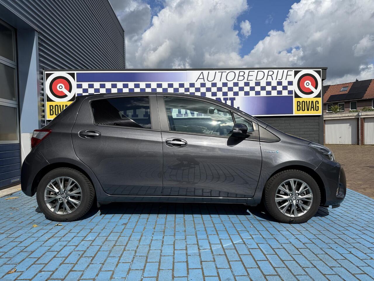 Toyota YARIS 1.5 Hybrid CRUISE NAVI P-CAM ALL SEASON