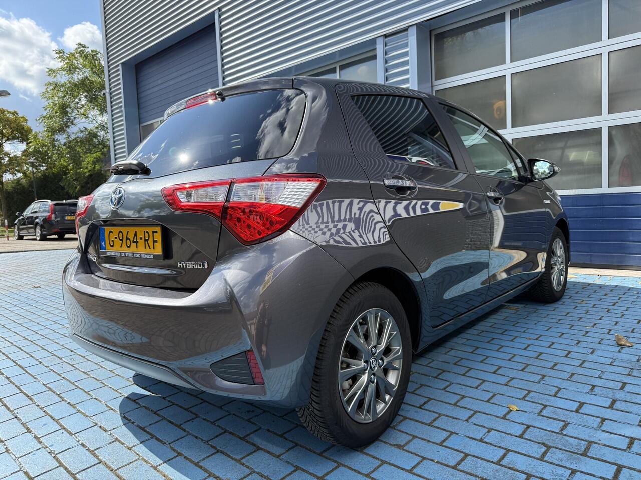 Toyota YARIS 1.5 Hybrid CRUISE NAVI P-CAM ALL SEASON