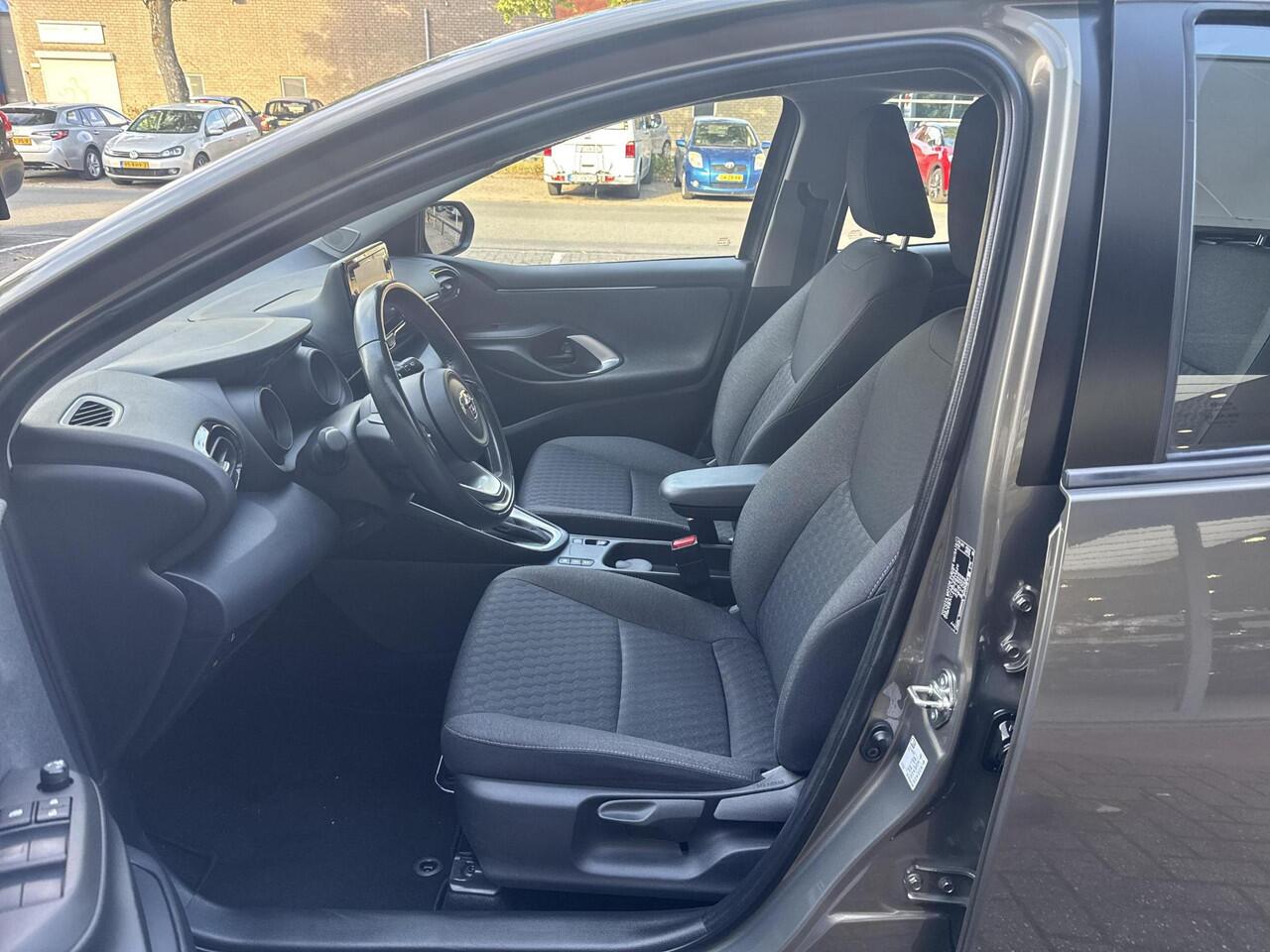 Toyota YARIS 1.5 Hybrid Dynamic | 06-10141018 Voor meer informatie