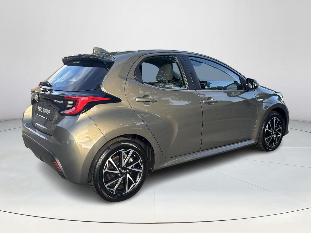 Toyota YARIS 1.5 Hybrid Dynamic | 06-10141018 Voor meer informatie