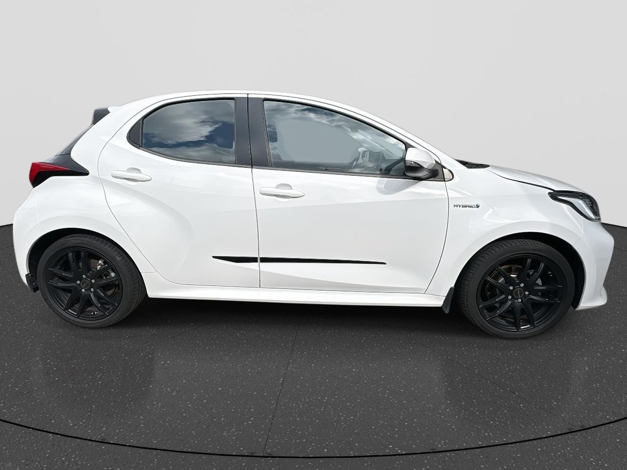 Toyota YARIS 1.5 Hybrid Dynamic Edition | Rijklaar |