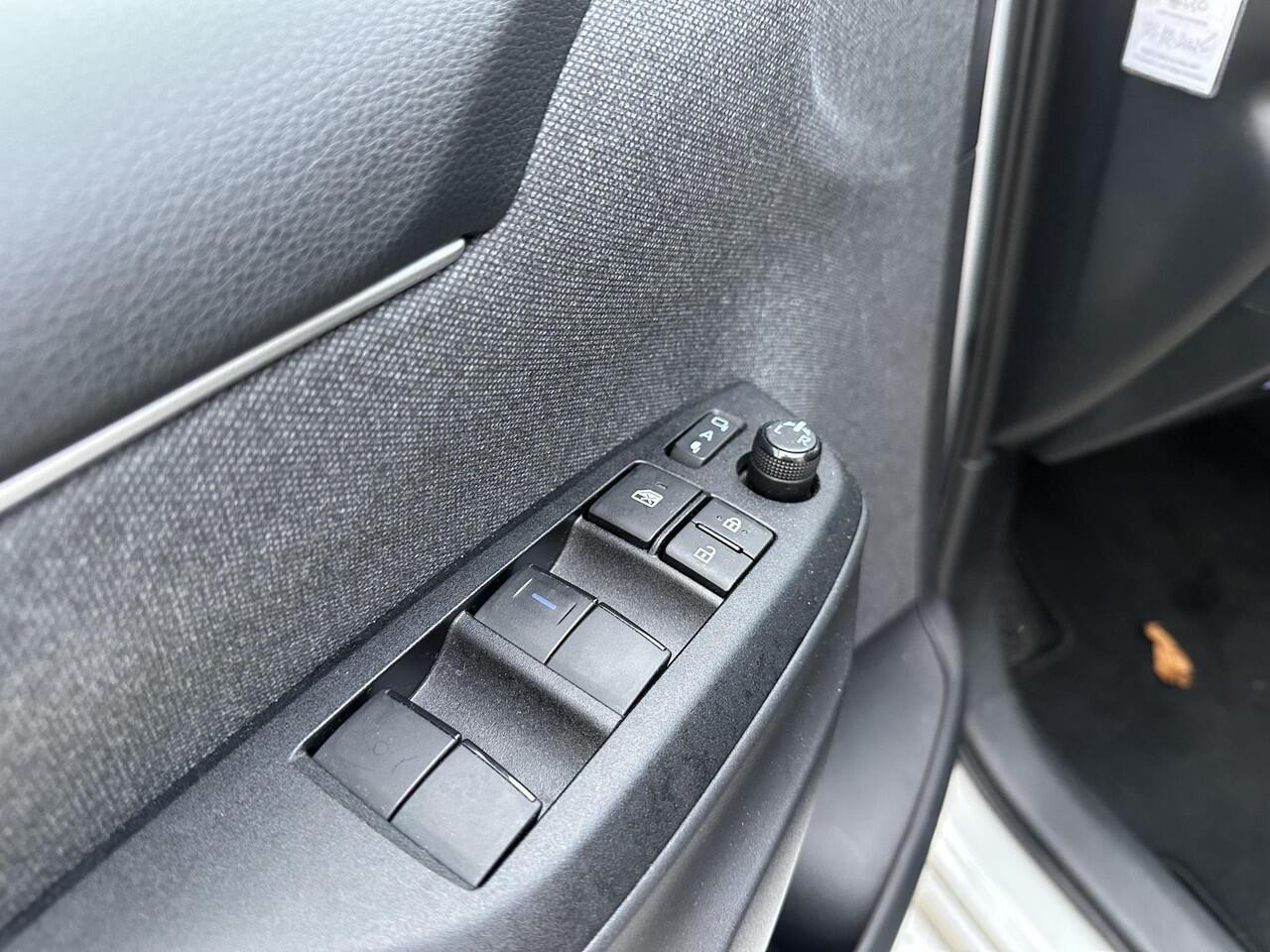 Toyota YARIS 1.5 Hybrid Launch Edition