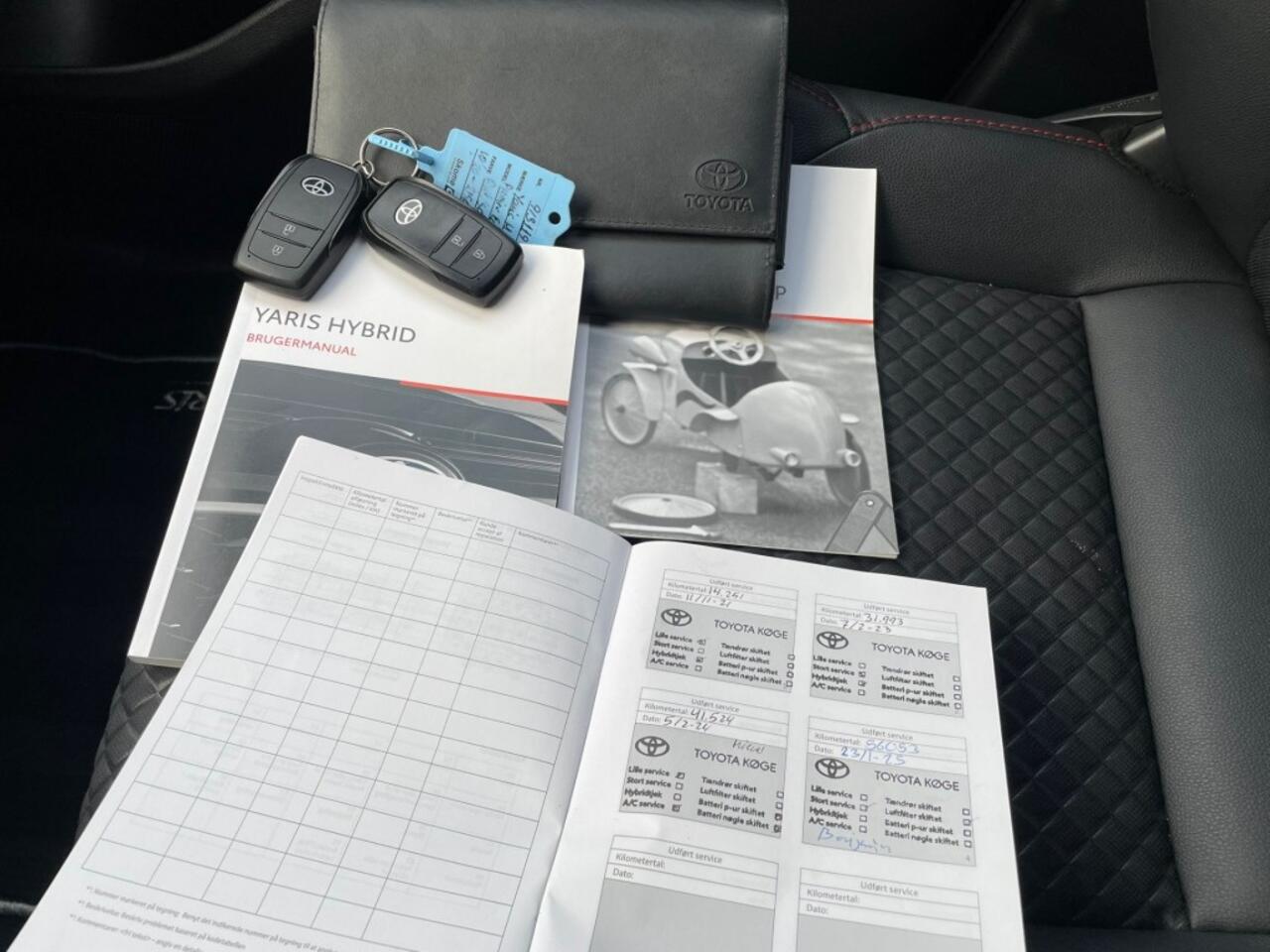 Toyota YARIS 1.5 HYBRID Premier edition! Leder, Headup, ACC, TwoTone, Stoel/Stuur verw.