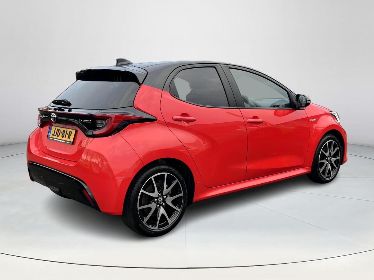 Toyota YARIS 1.5 Hybrid Executive | Head up display | Stoel- + stuurverwarming | 17 inch LM-velgen | Half lederen bekleding |