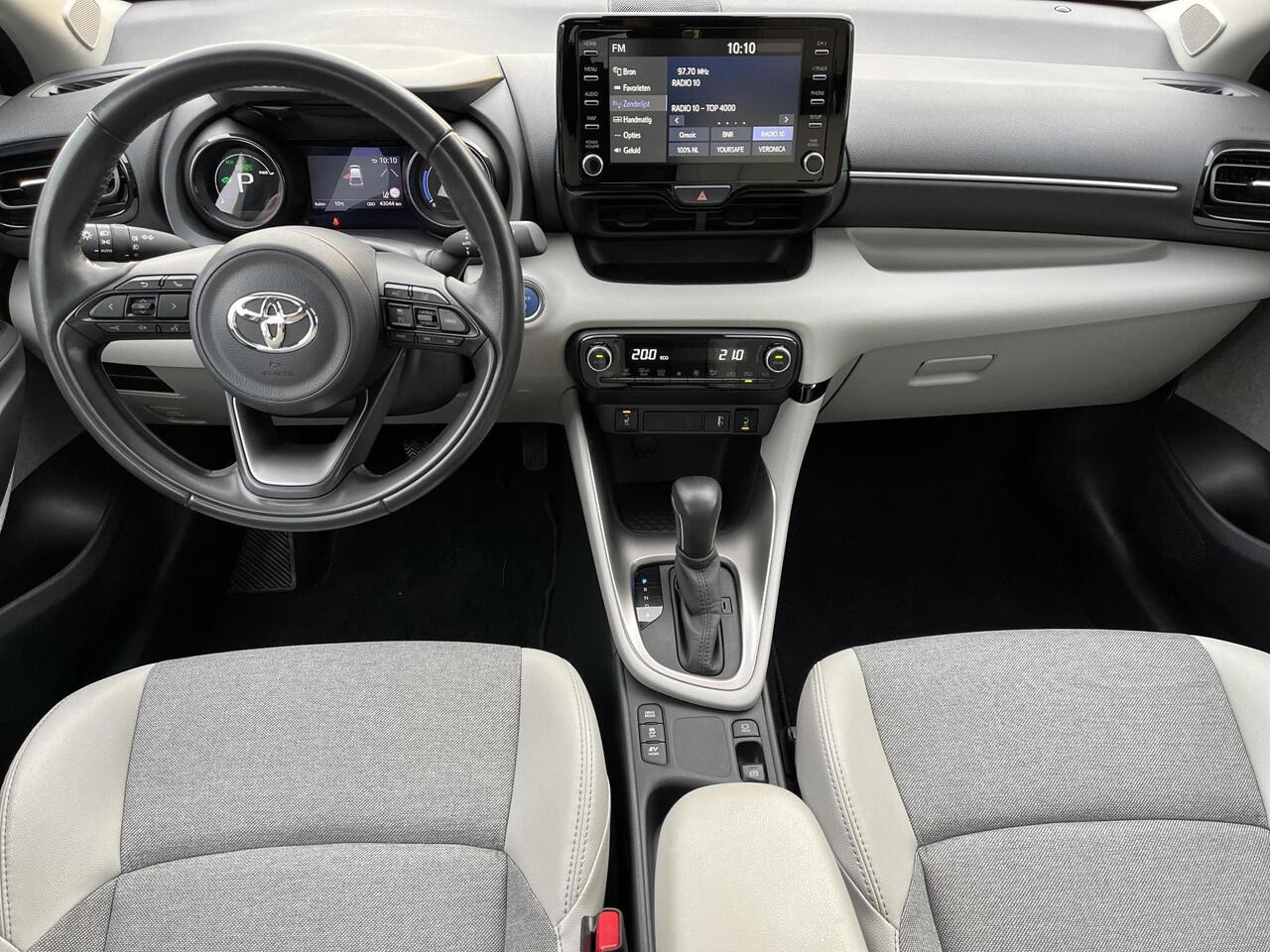 Toyota YARIS 1.5 Hybrid Executive | Bi-Tone | Stoelverwarming | Carplay | Keyless entry | LED koplampen