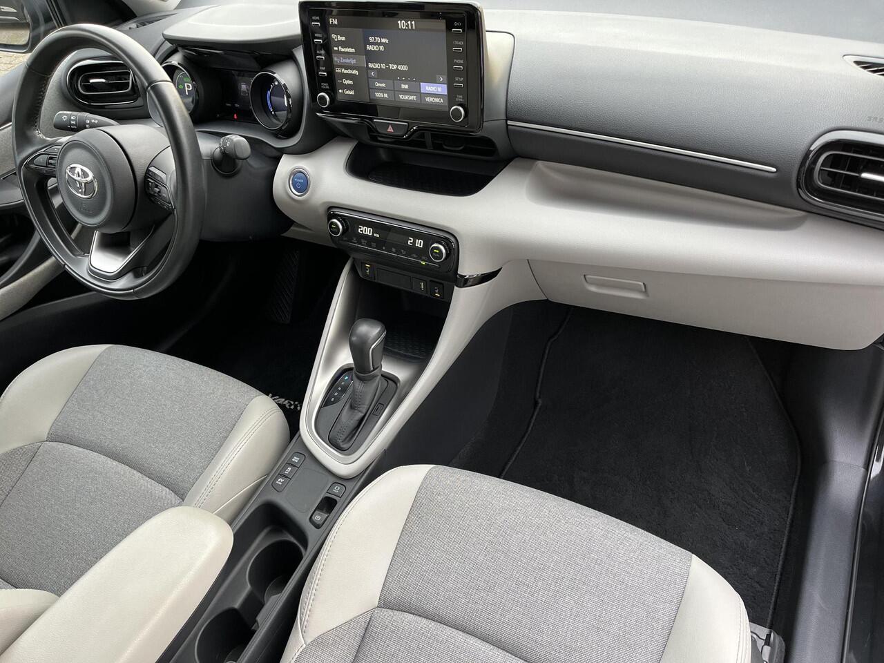 Toyota YARIS 1.5 Hybrid Executive | Bi-Tone | Stoelverwarming | Carplay | Keyless entry | LED koplampen