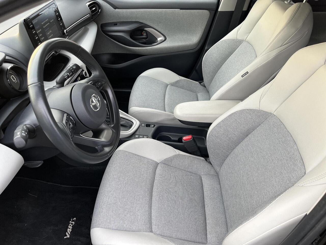 Toyota YARIS 1.5 Hybrid Executive | Bi-Tone | Stoelverwarming | Carplay | Keyless entry | LED koplampen