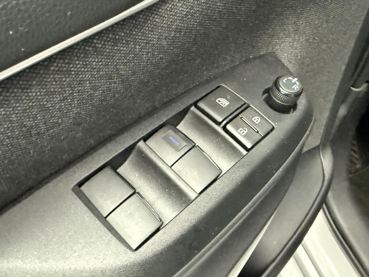 Toyota YARIS 1.5 Hybrid Dynamic 1e eigenaar, NL auto, slechts 30465 KM, Dealeronderhouden, Navi, Keyless, Lichtmetalen velgen etc.