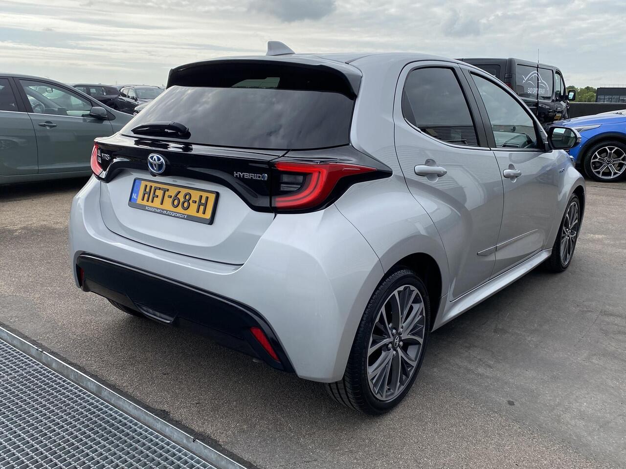 Toyota YARIS 1.5 Hybrid Launch Edition Lederen bekleding, Dodehoekdetectie, HUD, navigatie Apple Carplay/Android Auto, achteruitrij camera, keyless, stoelverwarming, cruise control adaptief