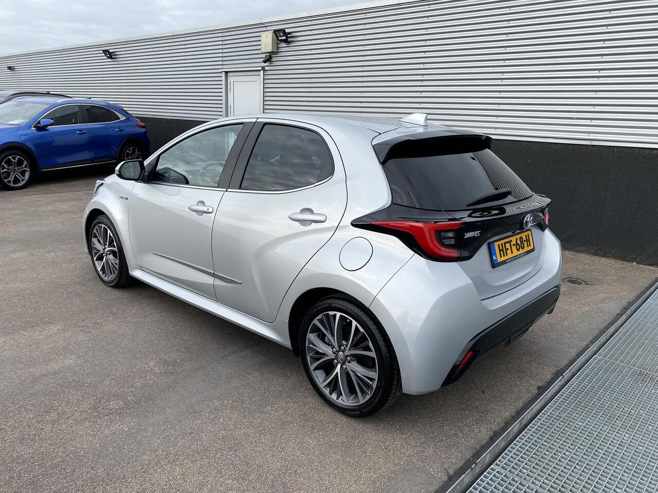 Toyota YARIS 1.5 Hybrid Launch Edition Lederen bekleding, Dodehoekdetectie, HUD, navigatie Apple Carplay/Android Auto, achteruitrij camera, keyless, stoelverwarming, cruise control adaptief