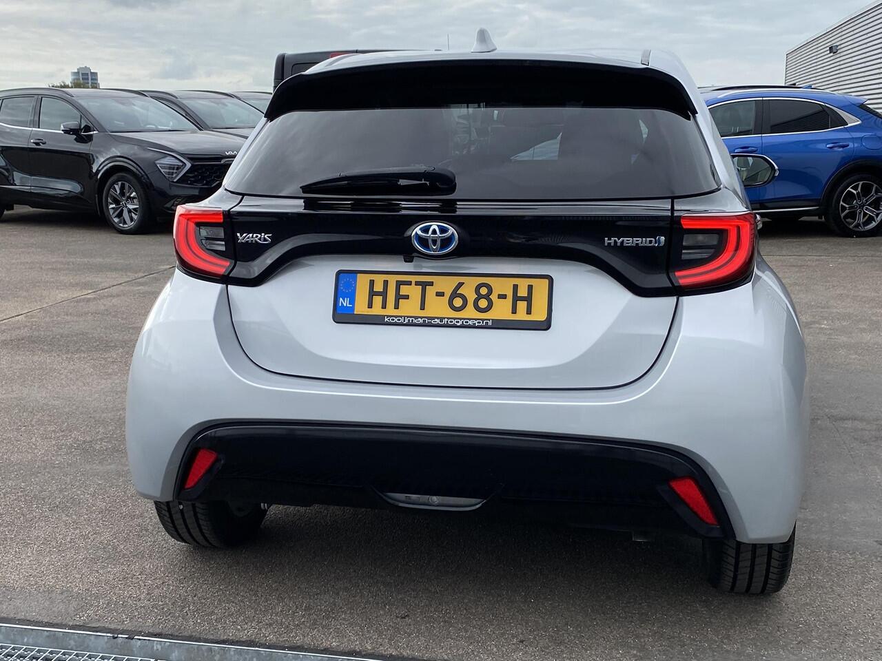 Toyota YARIS 1.5 Hybrid Launch Edition Lederen bekleding, Dodehoekdetectie, HUD, navigatie Apple Carplay/Android Auto, achteruitrij camera, keyless, stoelverwarming, cruise control adaptief