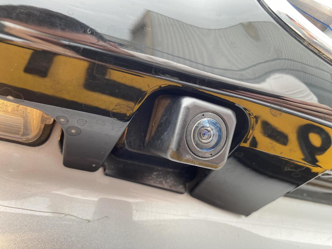 Toyota YARIS 1.5 Hybrid Launch Edition Lederen bekleding, Dodehoekdetectie, HUD, navigatie Apple Carplay/Android Auto, achteruitrij camera, keyless, stoelverwarming, cruise control adaptief