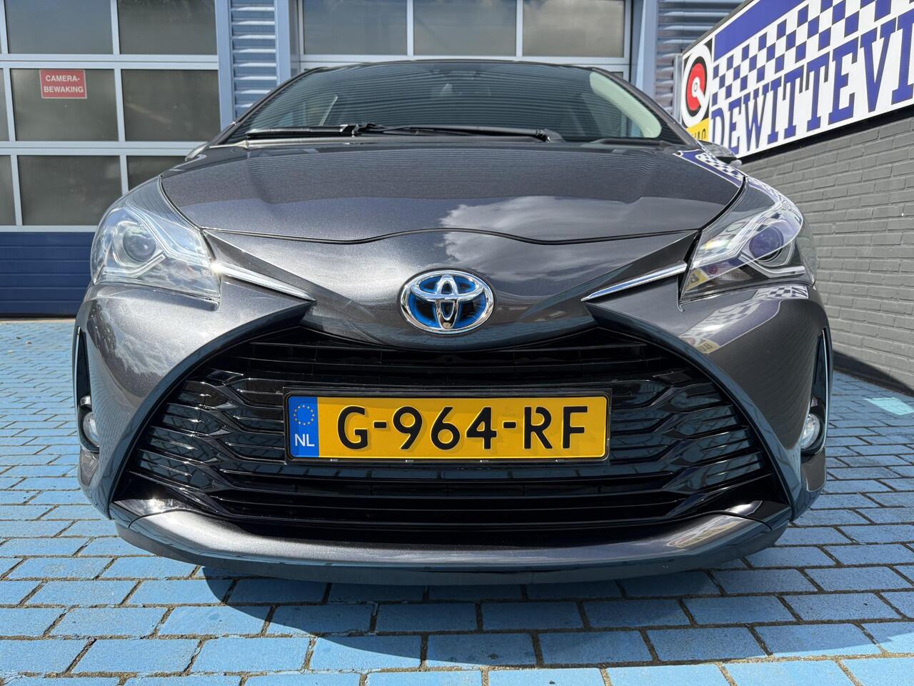 Toyota YARIS 1.5 Hybrid CRUISE NAVI P-CAM ALL SEASON