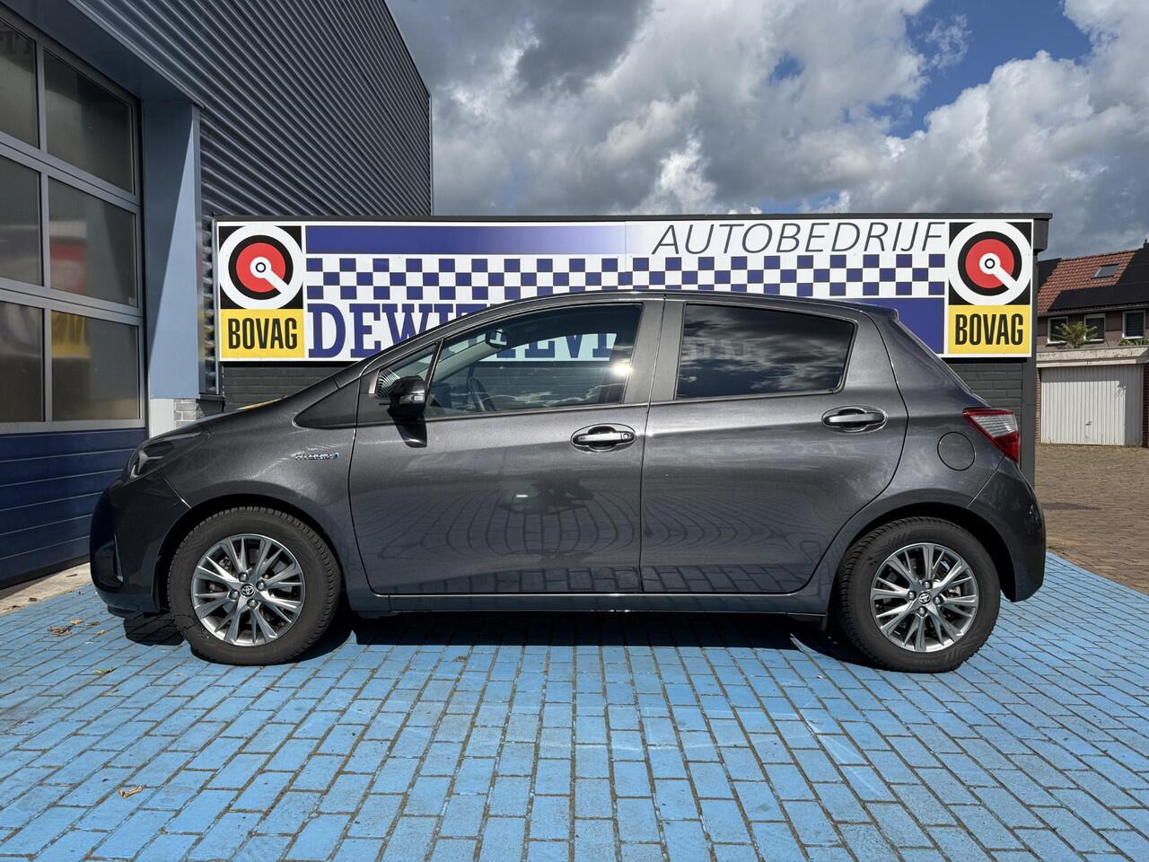 Toyota YARIS 1.5 Hybrid CRUISE NAVI P-CAM ALL SEASON