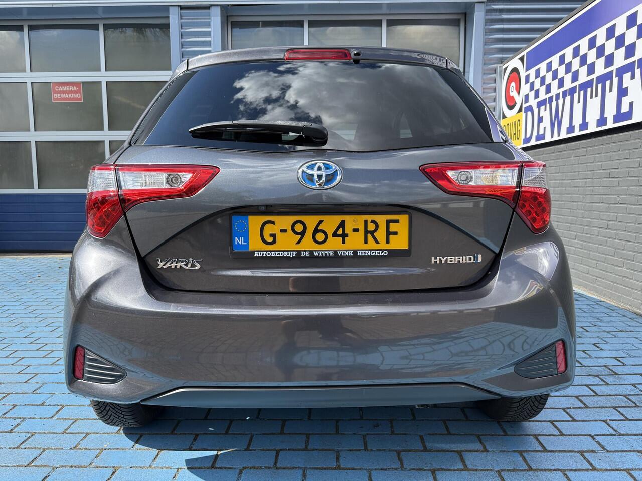 Toyota YARIS 1.5 Hybrid CRUISE NAVI P-CAM ALL SEASON