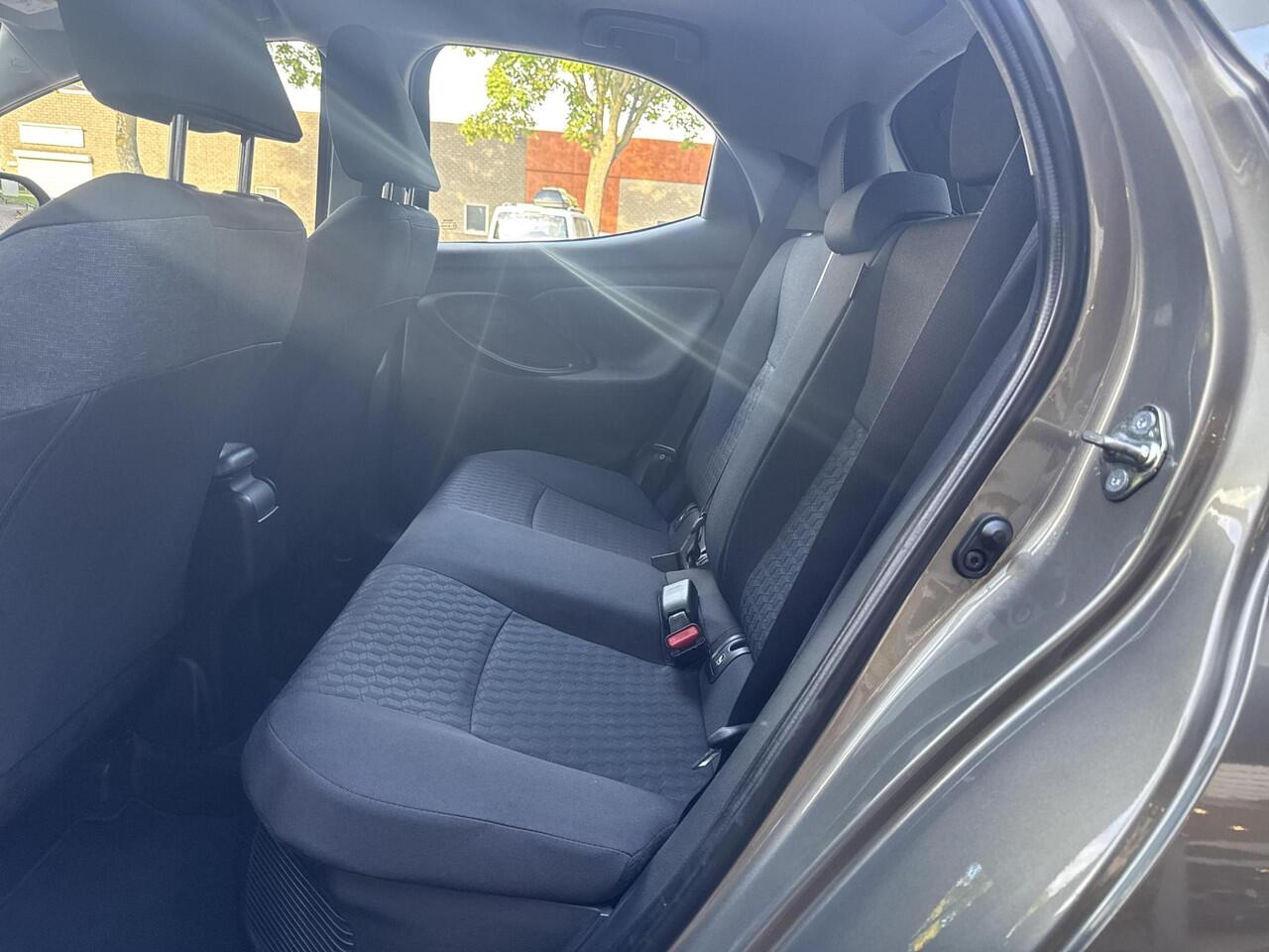 Toyota YARIS 1.5 Hybrid Dynamic | 06-10141018 Voor meer informatie