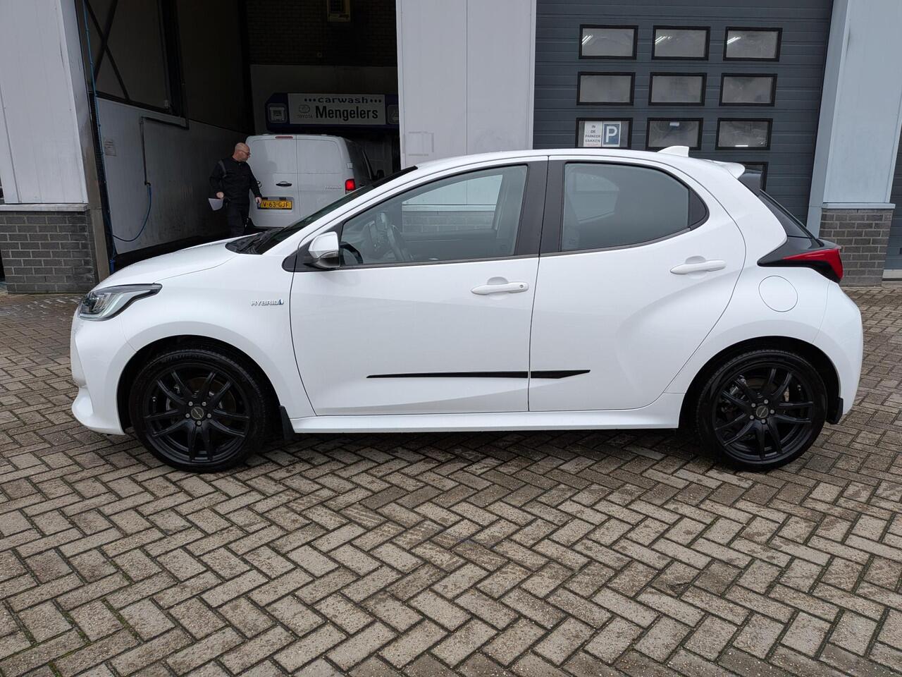 Toyota YARIS 1.5 Hybrid Dynamic Edition | Rijklaar | Carplay | AndroidAuto | Pcam | LMvelgen |