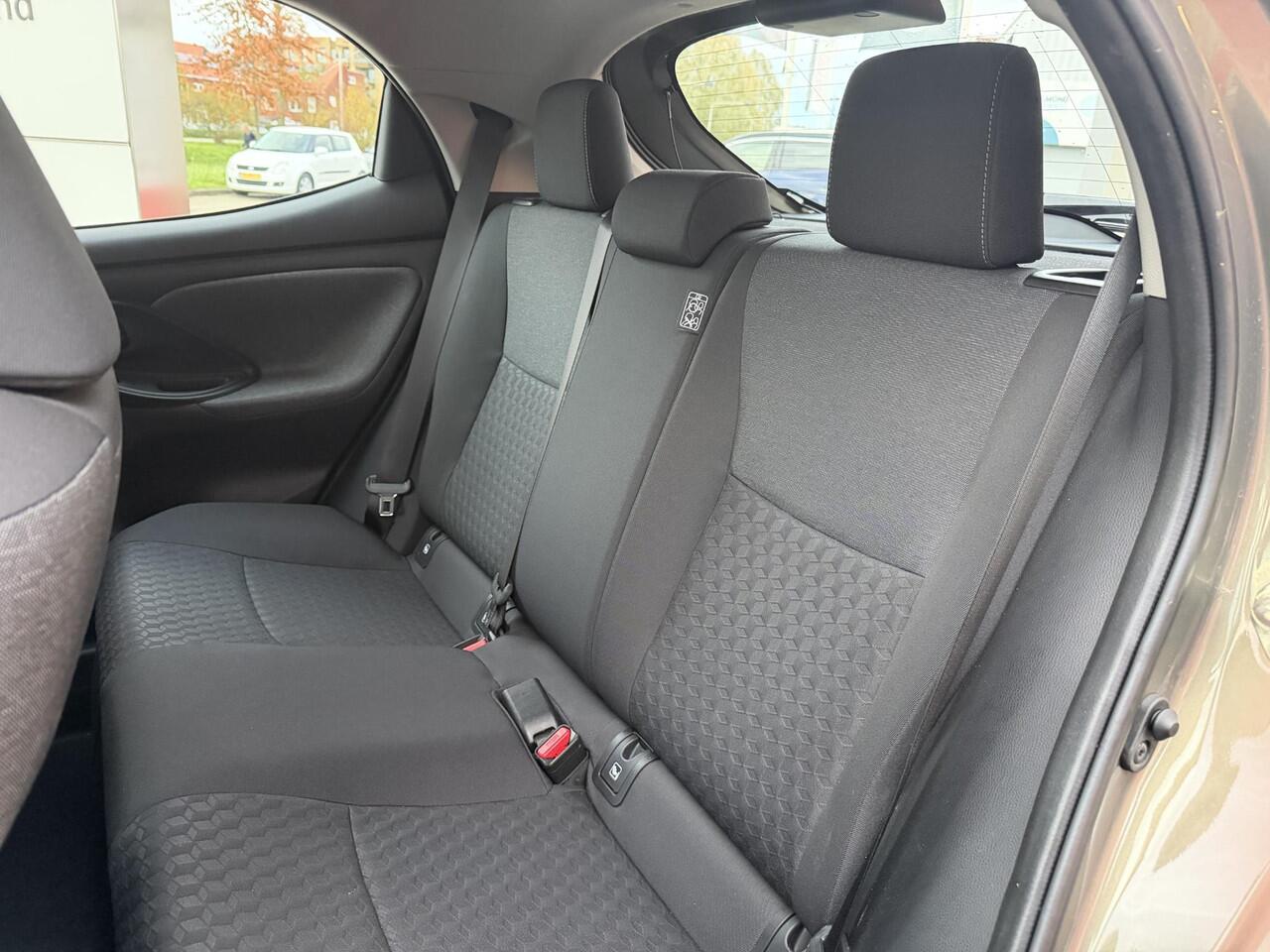 Toyota YARIS 1.5 Hybrid Dynamic Eerste eigenaar | Dealer onderhouden | Nederlandse auto