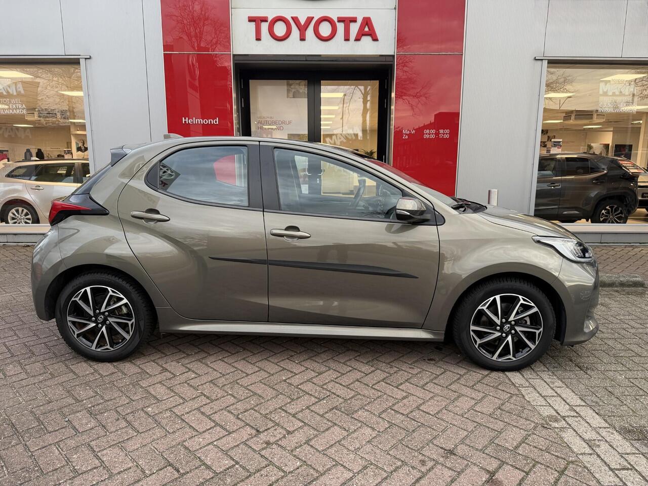 Toyota YARIS 1.5 Hybrid Dynamic Eerste eigenaar | Dealer onderhouden | Nederlandse auto