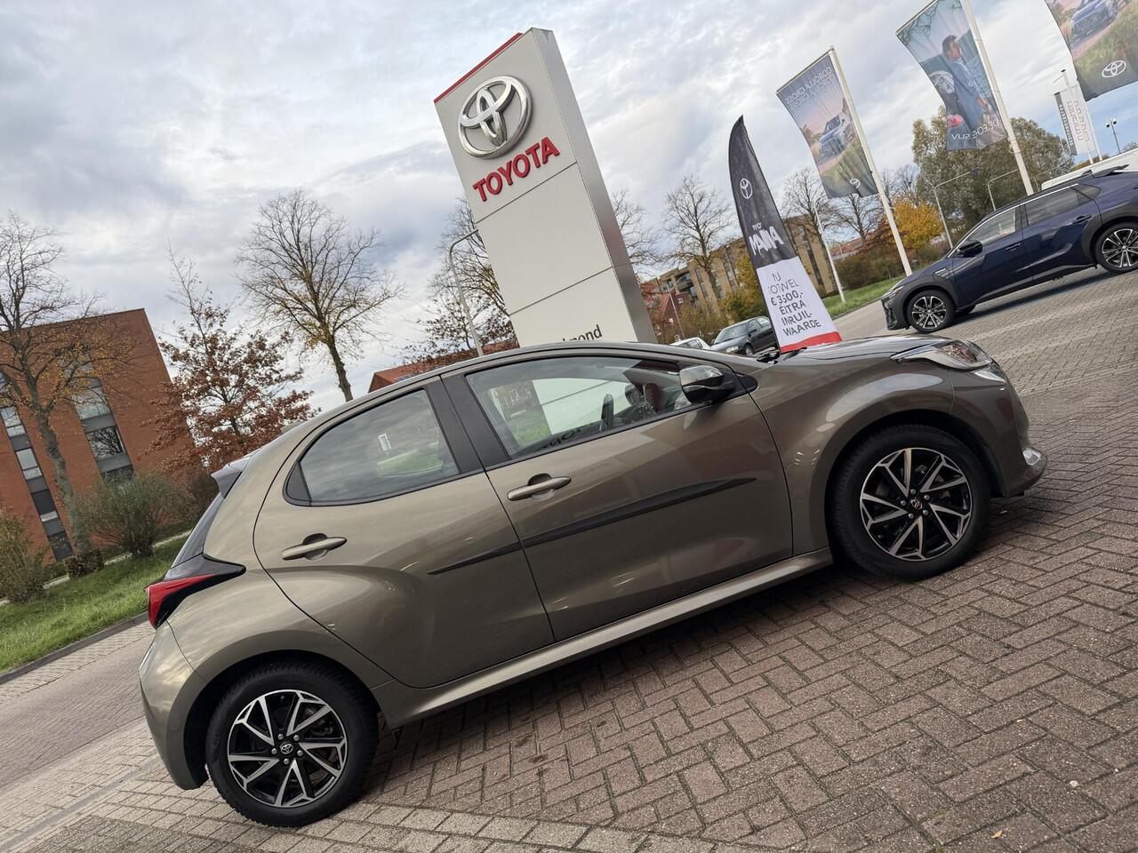 Toyota YARIS 1.5 Hybrid Dynamic Eerste eigenaar | Dealer onderhouden | Nederlandse auto