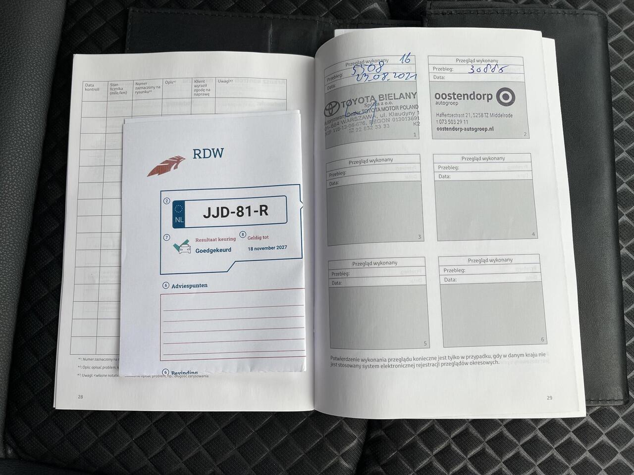 Toyota YARIS 1.5 Hybrid Executive | Head up display | Stoel- + stuurverwarming | 17 inch LM-velgen | Half lederen bekleding |