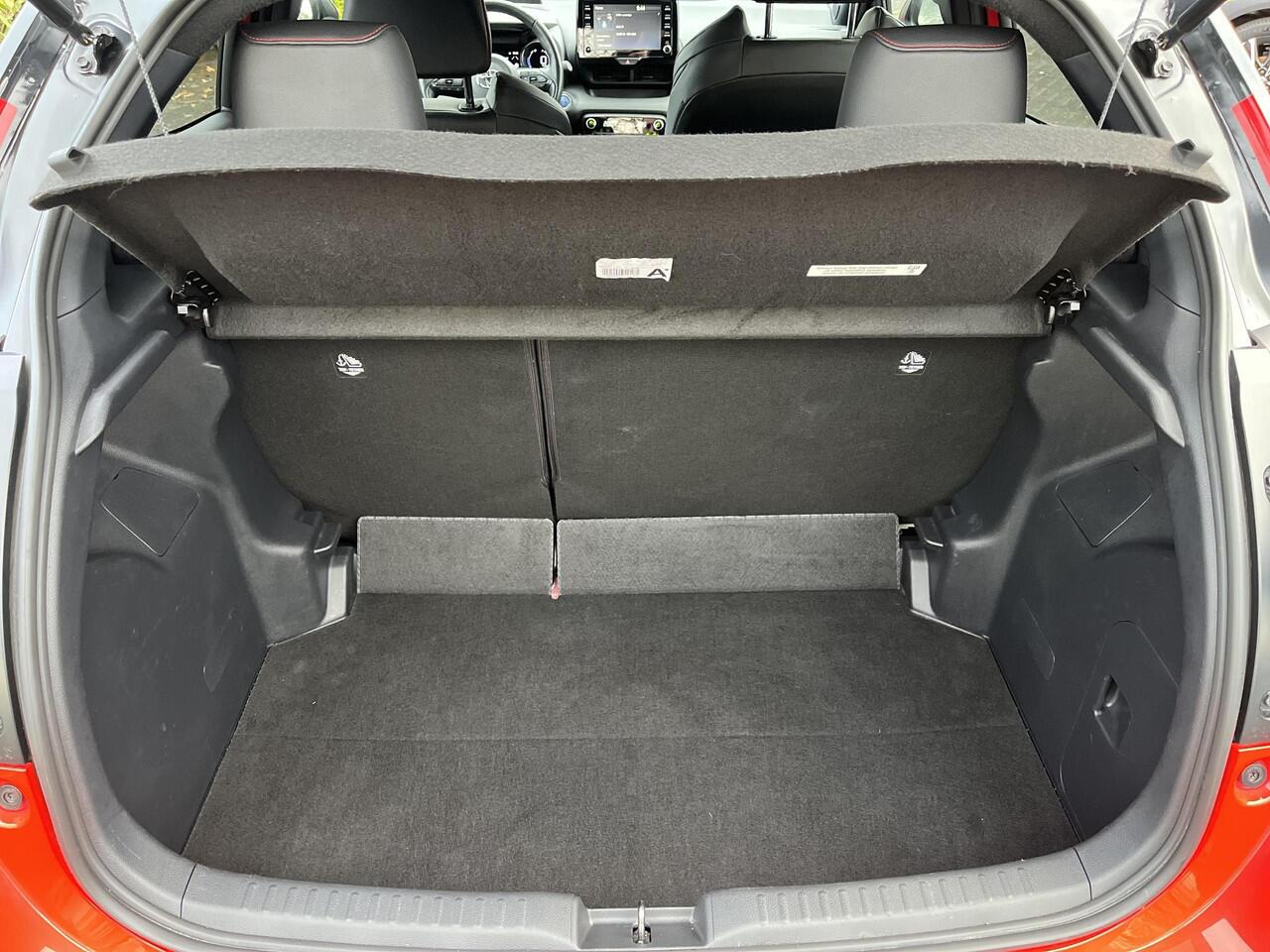 Toyota YARIS 1.5 Hybrid Executive | Head up display | Stoel- + stuurverwarming | 17 inch LM-velgen | Half lederen bekleding |