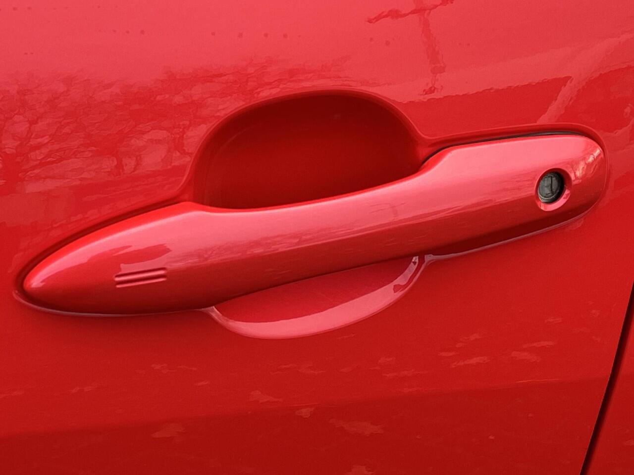 Toyota YARIS 1.5 Hybrid Executive | Head up display | Stoel- + stuurverwarming | 17 inch LM-velgen | Half lederen bekleding |