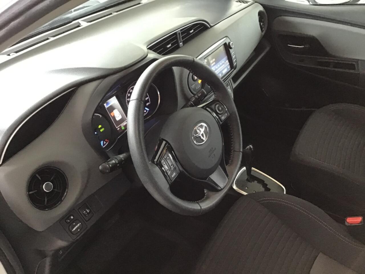 Toyota YARIS 1.5 Hyb. Y20 Excl Ed