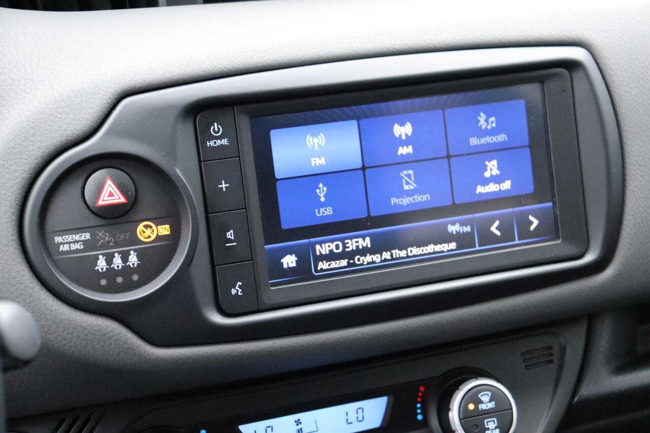 Toyota YARIS 1.5 Hybrid Dynamic, Bluetooth, Apple Carplay Keyless Entry, Parkeercamera.