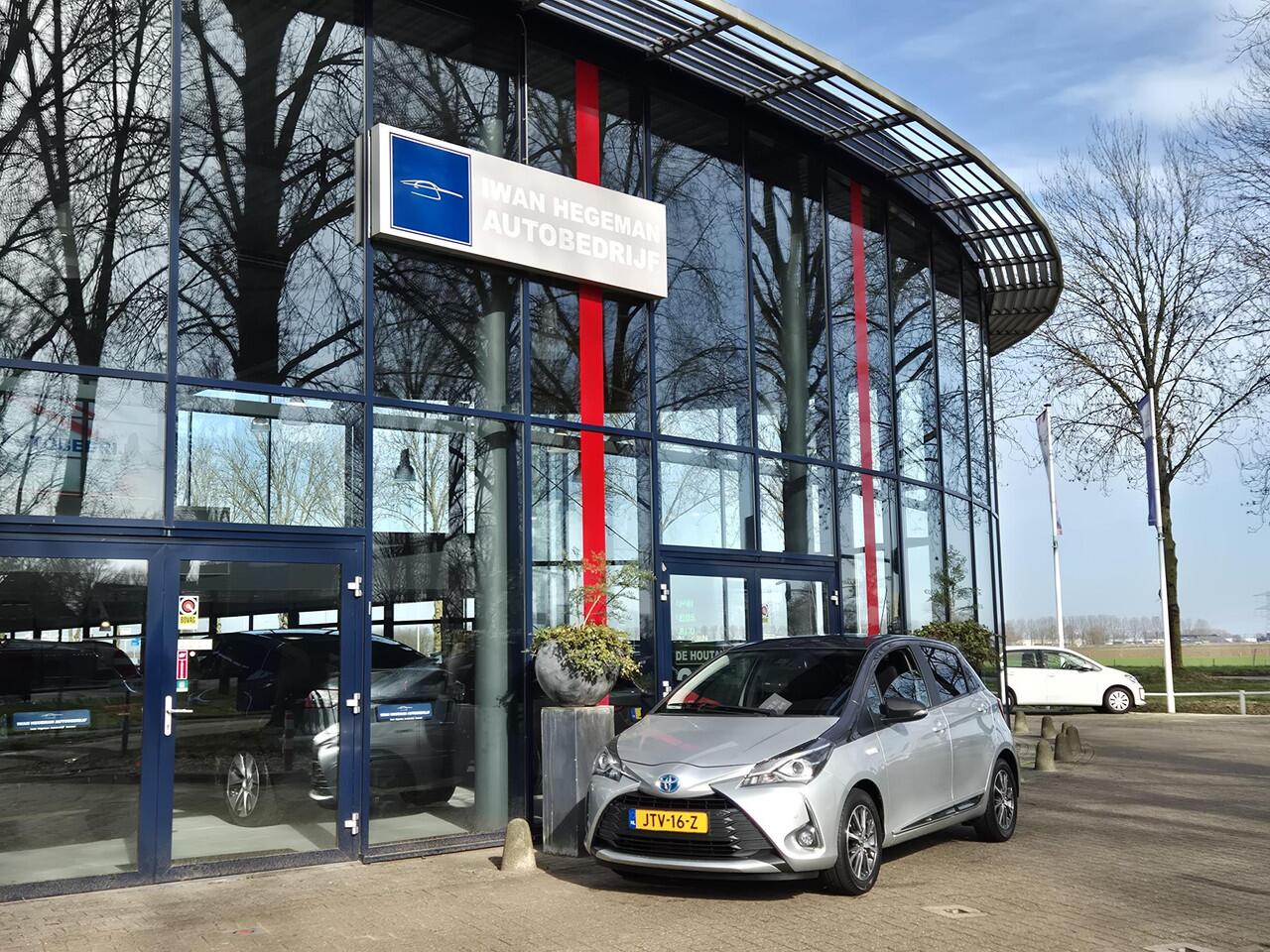 Toyota YARIS 1.5 Hybrid | Navigatie | Lederen bekleding | Schuif/kanteldak | Climate Control | Licht metalen velgen
