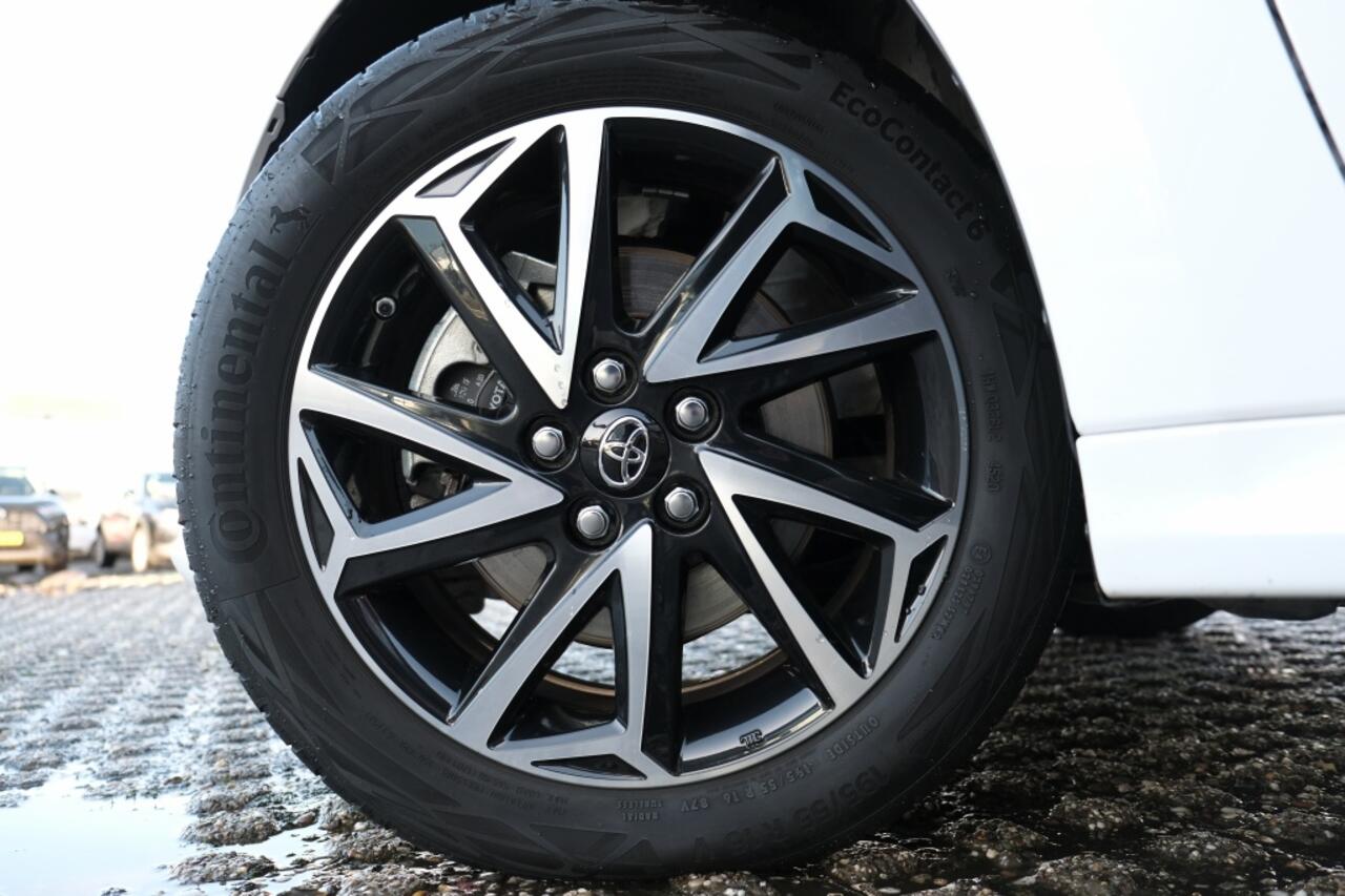 Toyota YARIS 1.5 Hybrid Dynamic Automaat | Apple CarPlay & Android Auto | 16