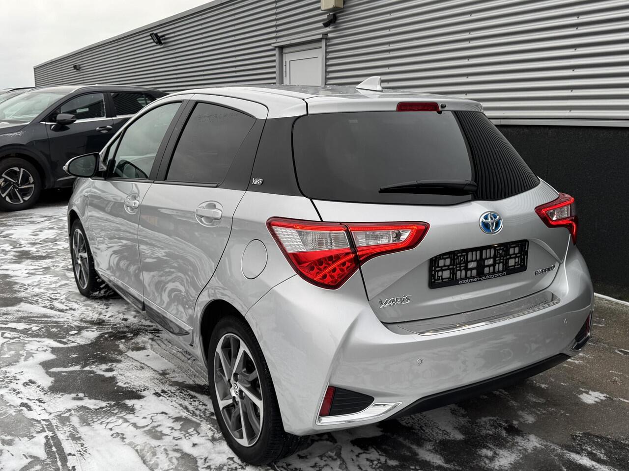 Toyota YARIS 1.5 Hybrid Y20 Apple Carplay en/of Android auto navigatie, Achteruitrijcamera, Cruise control, LMV, Smart Key, Privacy glass