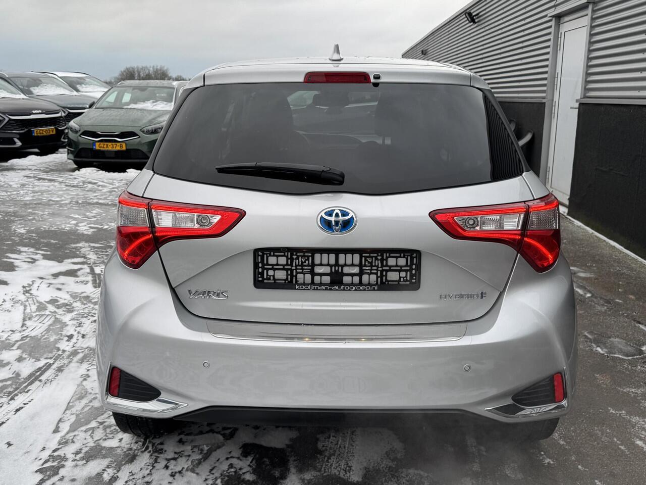 Toyota YARIS 1.5 Hybrid Y20 Apple Carplay en/of Android auto navigatie, Achteruitrijcamera, Cruise control, LMV, Smart Key, Privacy glass