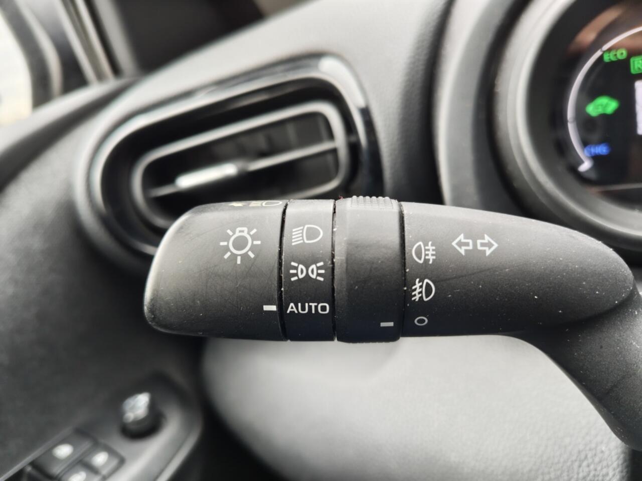 Toyota YARIS 1.5 Hybrid First Edition | Navi | Keyless Start & Entry | Androi