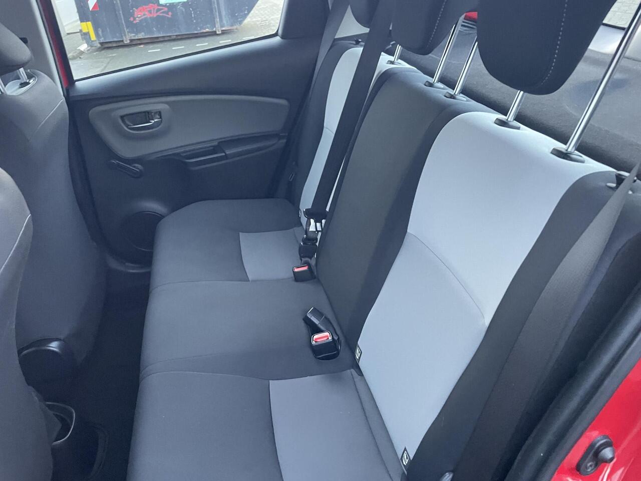 Toyota YARIS 1.0 VVT-i Connect | Apple/Android navigatie | LM velgen | Org NL en 1e Eigenaar |