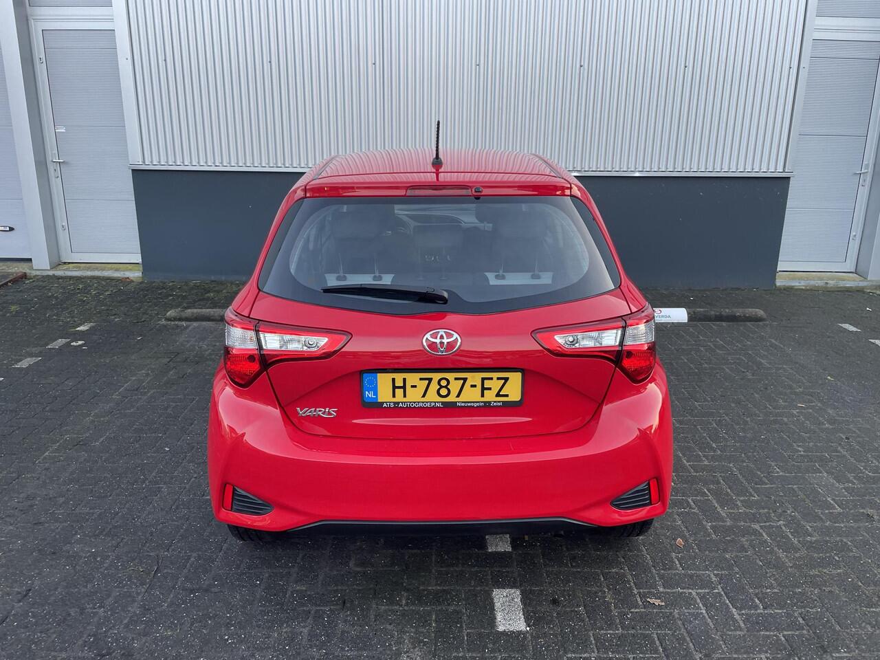 Toyota YARIS 1.0 VVT-i Connect | Apple/Android navigatie | LM velgen | Org NL en 1e Eigenaar |