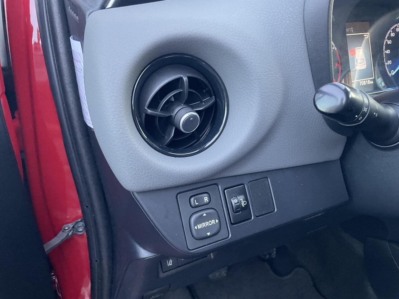 Toyota YARIS 1.0 VVT-i Connect | Apple/Android navigatie | LM velgen | Org NL en 1e Eigenaar |