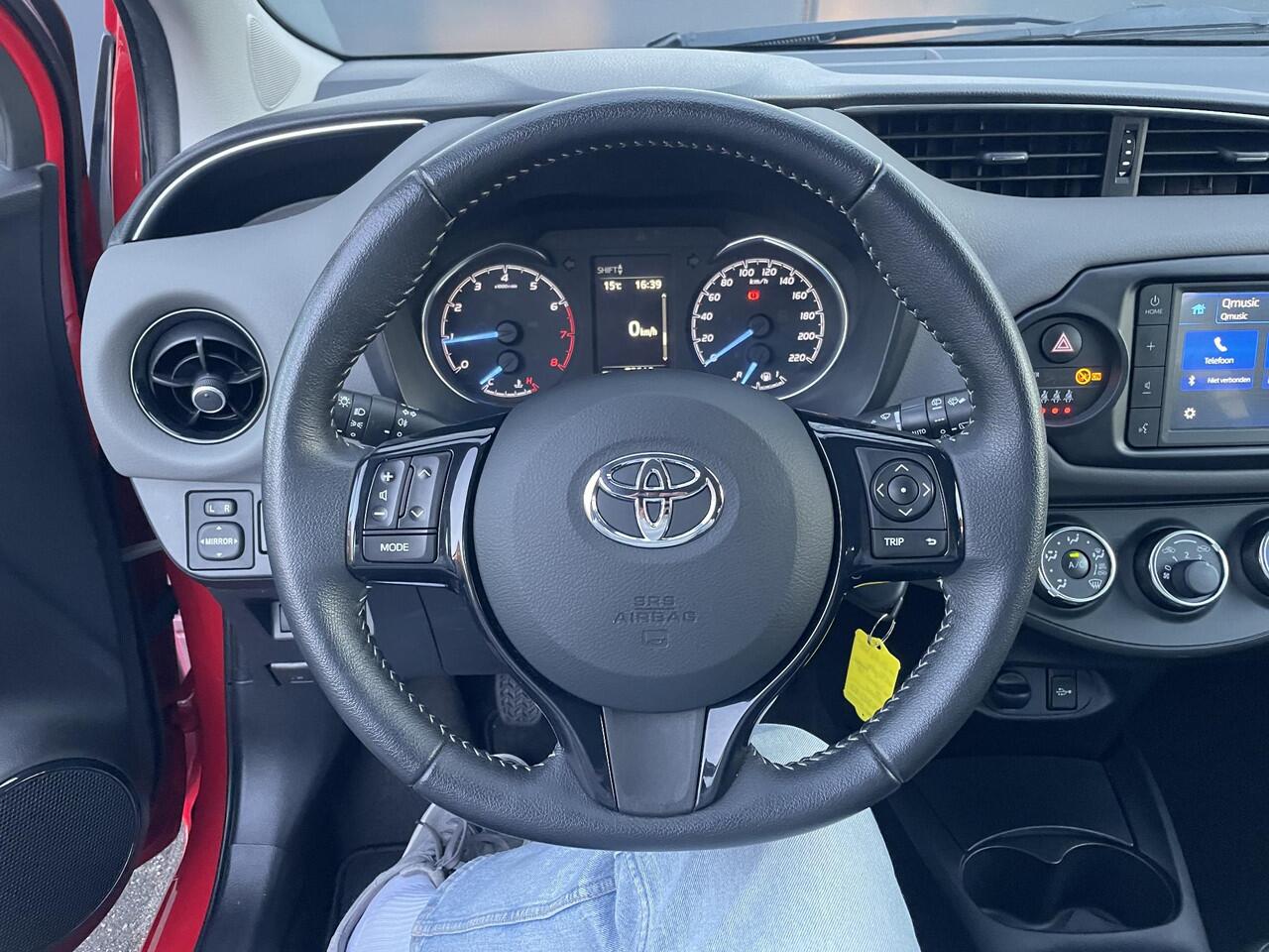 Toyota YARIS 1.0 VVT-i Connect | Apple/Android navigatie | LM velgen | Org NL en 1e Eigenaar |