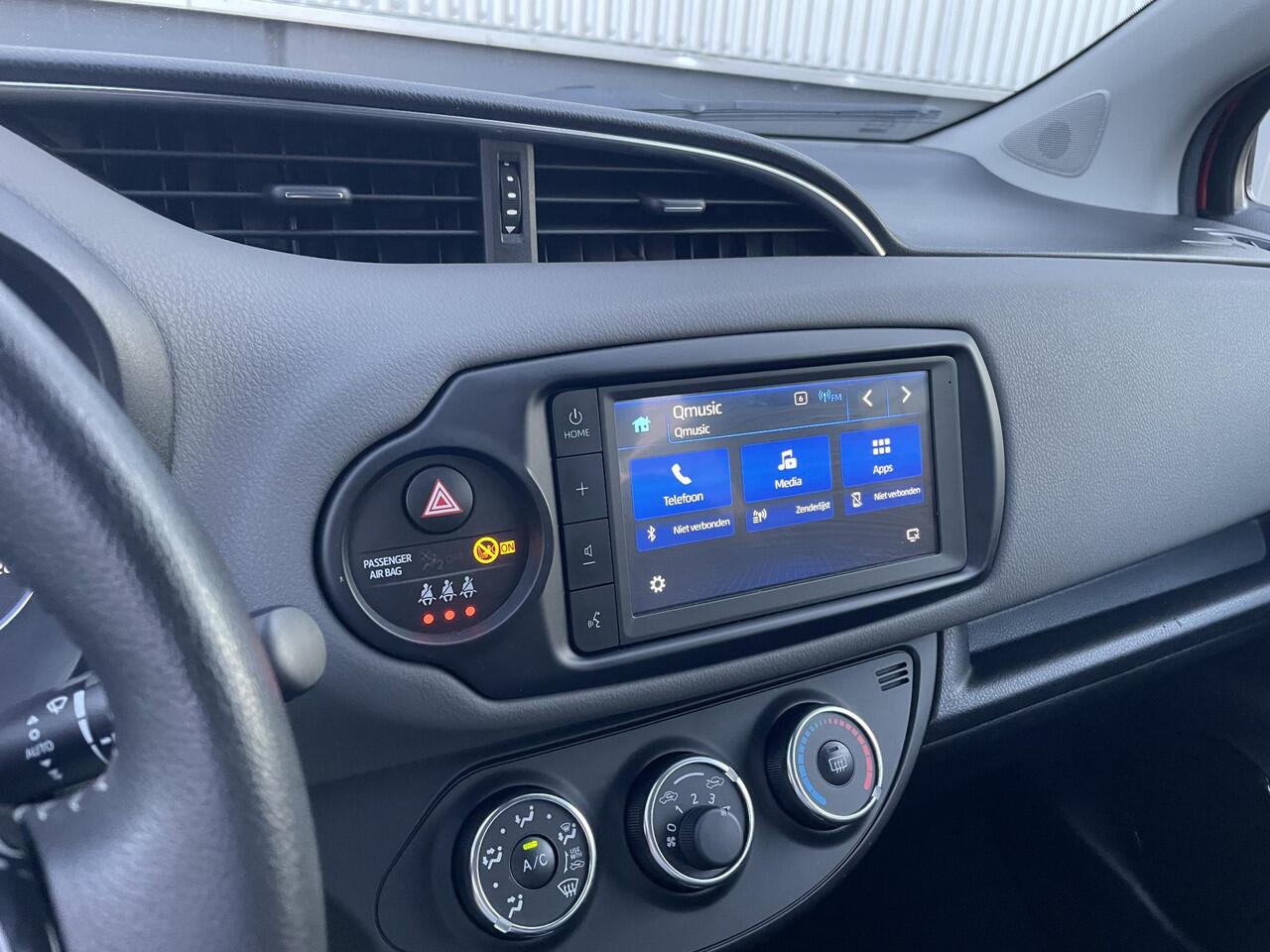 Toyota YARIS 1.0 VVT-i Connect | Apple/Android navigatie | LM velgen | Org NL en 1e Eigenaar |