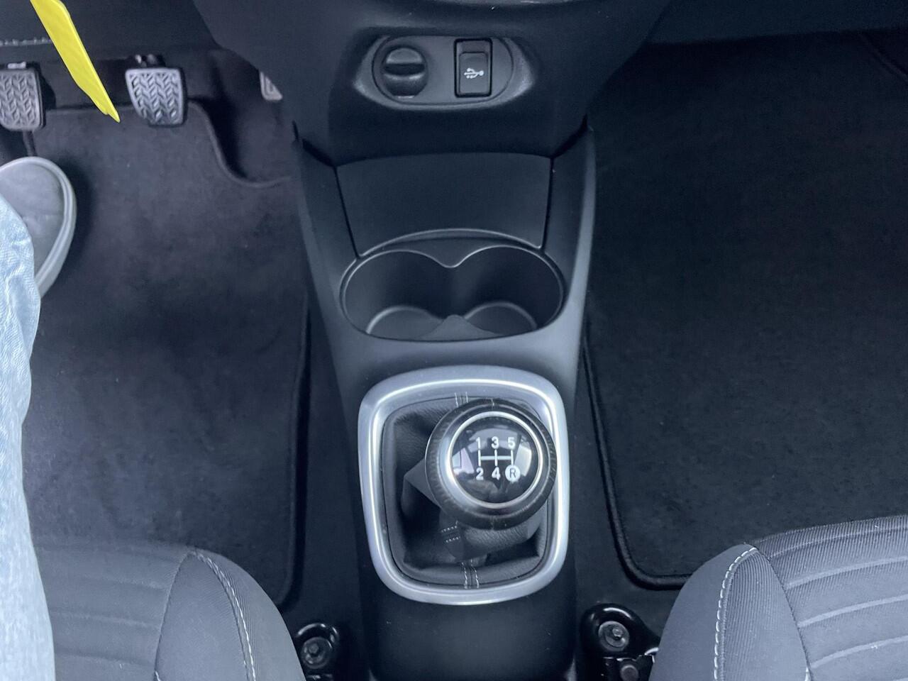 Toyota YARIS 1.0 VVT-i Connect | Apple/Android navigatie | LM velgen | Org NL en 1e Eigenaar |