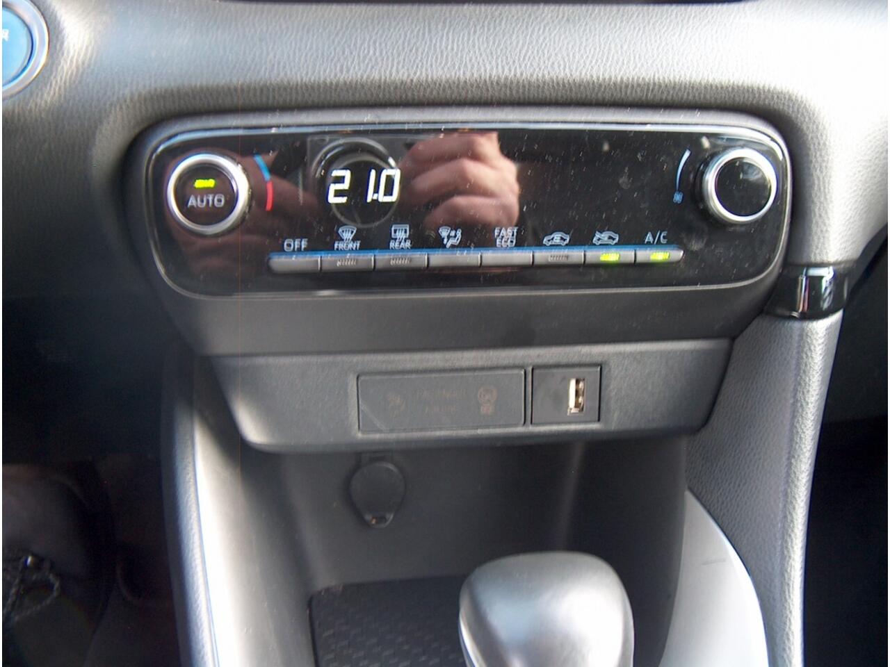 Toyota YARIS 1.5 Hyb. First Ed.