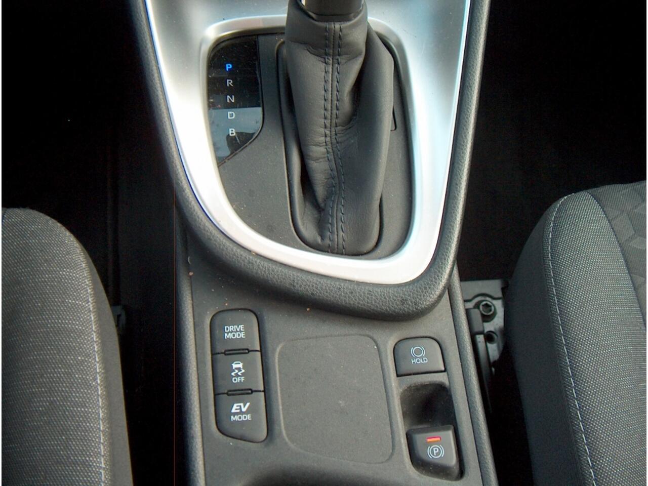 Toyota YARIS 1.5 Hyb. First Ed.